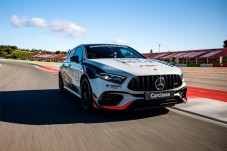 Conduzir um Mercedes AMG CLA45 2 voltas + 1 volta em co-piloto