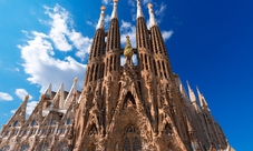 Sagrada Familia, Palau Güell and La Pedrera fast track tickets with lunch